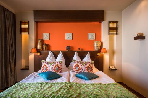 Deluxe Double Room with Balcony and Spectacular Lake View image 5