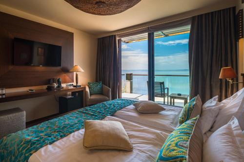 Deluxe Double Room with Balcony and Spectacular Lake View image 4