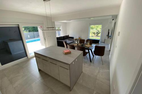 المرافق, Villa Lighthouse mit Pool und Jacuzzi in Basanija