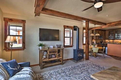 Fraser Condo with Views and Hot Tub Near Winter Park! in Fraser, USA