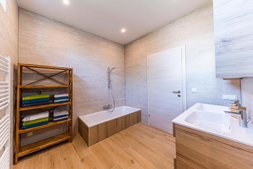 Fürdőszoba, Murtal Suiten in Zeltweg