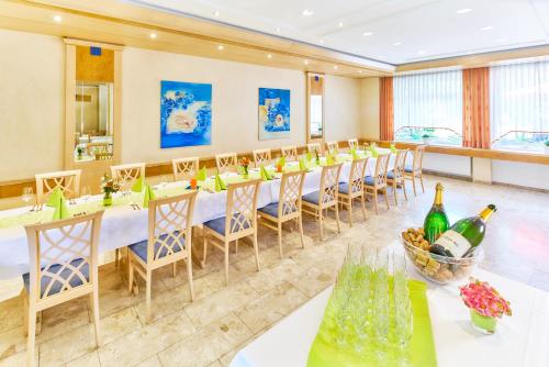 قاعة للمآدب, Hotel Restaurant Kerzenstuble in كارترينجين