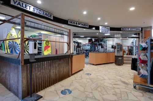 Main Street Station 1410 - image 10