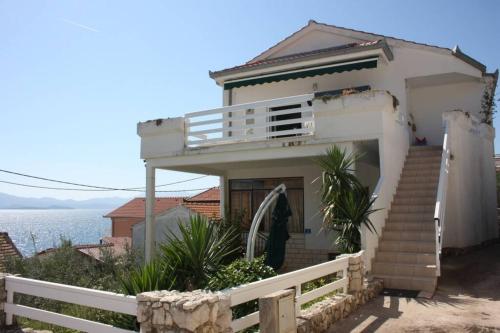 Apartment Luka With Large Terrace (By The Sea), Komarna