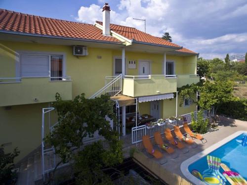 Beautiful villa - private heated pool, parking, BBQ near Split