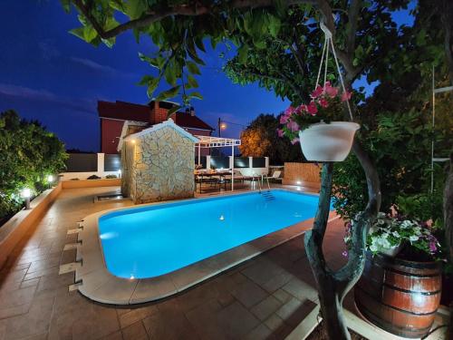 Beautiful villa - pool, parking, BBQ near Split