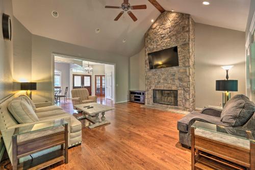 Bentonville Home with Pool Table, 2 Mi to Downtown! in Bentonville, USA