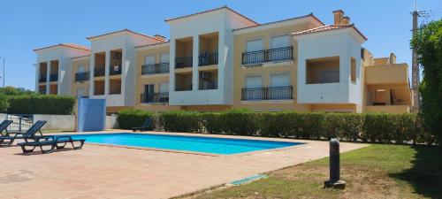Apartamento piscina 5 minutos praia 1