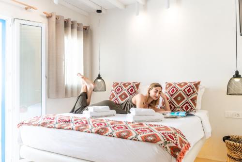 Quadruple Room with Balcony image 10