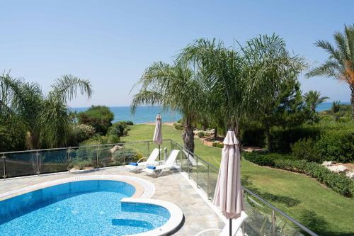 Villa Pandora - 4 Bedroom Luxury Beach Front Villa with private Swimming Pool