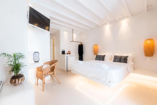 King Room with Balcony image 4