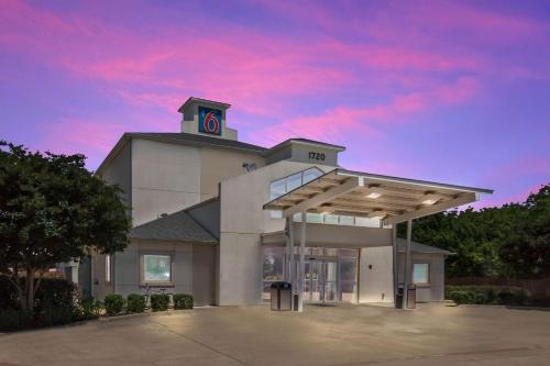 Motel 6-Cleburne, TX - Hotel - Cleburne