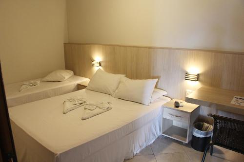 1 double bed, 1 twin bed