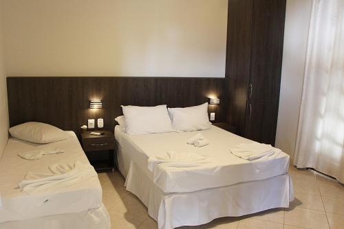 1 double bed, 1 twin bed