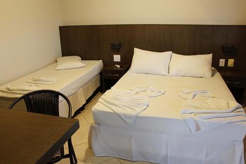 1 double bed, 1 twin bed