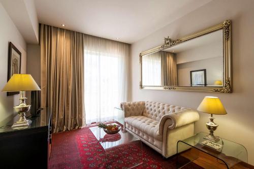 Deluxe King Suite with Balcony image 6