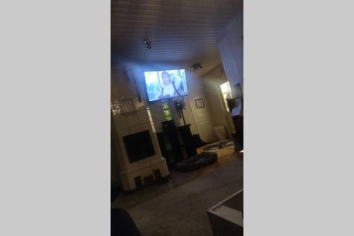 80nelion rivitalo,uudet kodinkoneet, takka, sauna