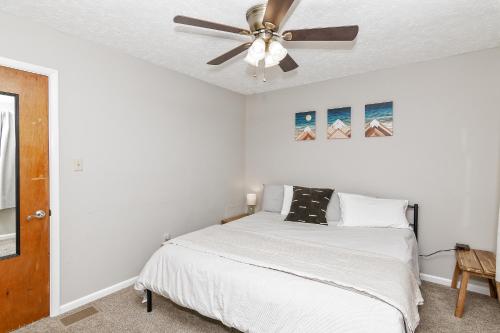 Camelback Rd Rancher- On ONE ACRE & near attractions - image 14