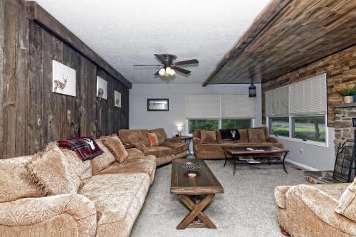 Camelback Rd Rancher- On ONE ACRE & near attractions in 坦納斯維爾