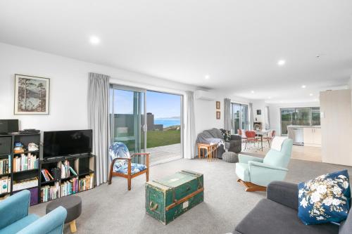 Shower, Karitane Beach Retreat - Karitane Holiday Home in Other