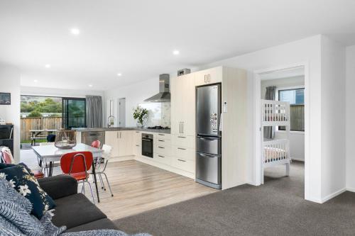 Shower, Karitane Beach Retreat - Karitane Holiday Home in Other