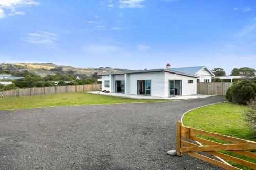 Shower, Karitane Beach Retreat - Karitane Holiday Home in Other