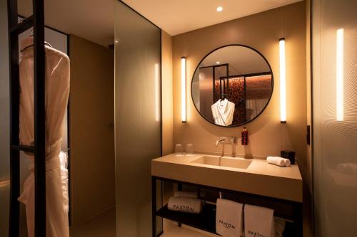 room detail thumbnail 2