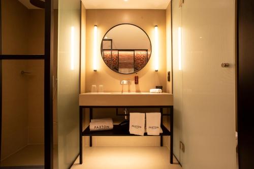 room detail thumbnail 2