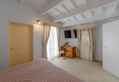 Seranova Luxury Hotel - image 14