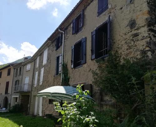 Montségur ARIEGE grande maison éco-rénovée