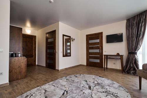 Suite with Mountain View image 10