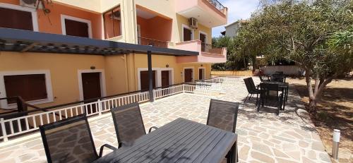 Savvas Apartments in Karavostasi (Xili)