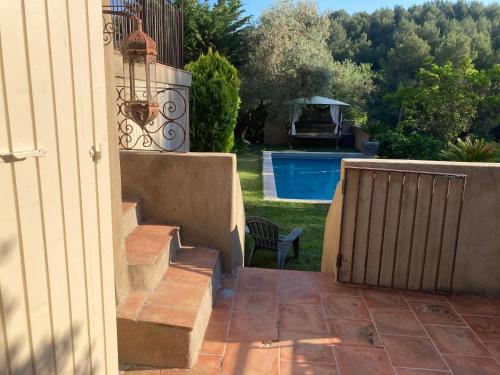 Maison ensoleillée au milieu des pins entre Marseille et Cassis, Marseille (Foto 5)