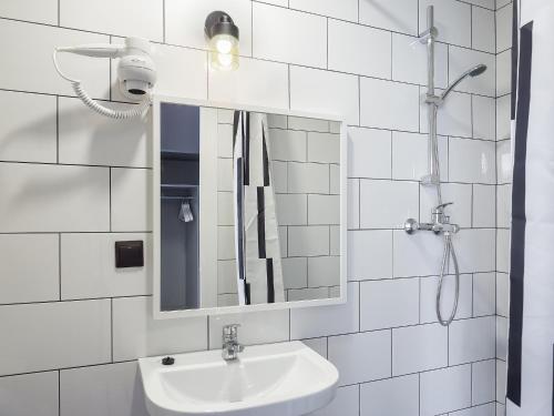 グラフィティ L ホステル