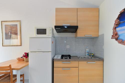 Studio Apartment image 6