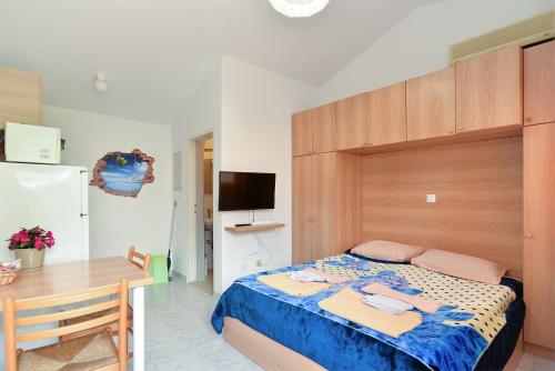 Studio Apartment image 7