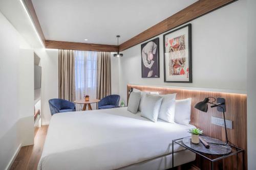 304564396 Melia White House Hotel