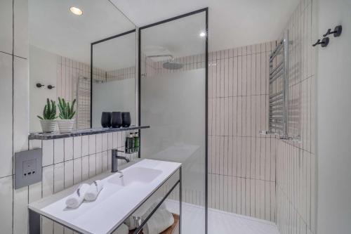304564406 Melia White House Hotel