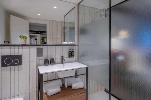 304564415 Melia White House Hotel