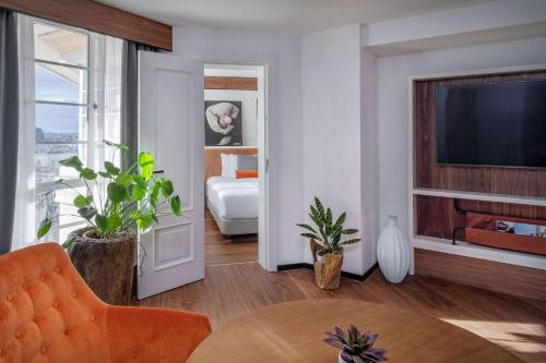 304564459 Melia White House Hotel