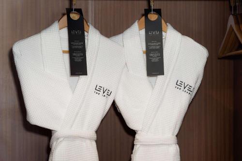 304564471 Melia White House Hotel