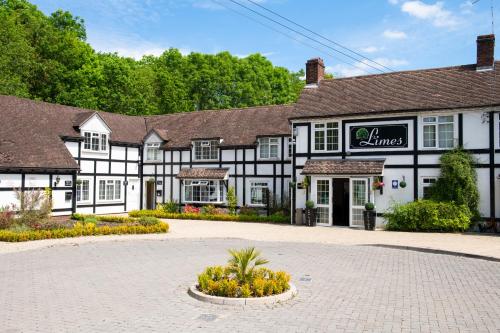 The Limes Country Lodge Hotel - image 2
