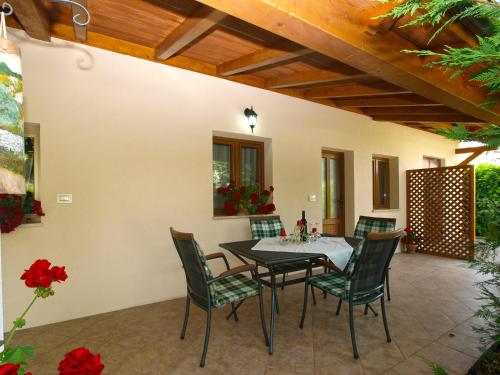  Apartments Kanfanar 1770 in Kanfanar