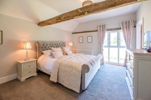 Chapel Cottage at Pond Hall Farm, Stunnning Property with Private Hot Tub