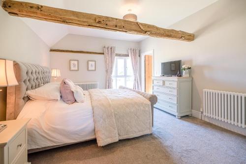 Chapel Cottage at Pond Hall Farm, Stunnning Property with Private Hot Tub