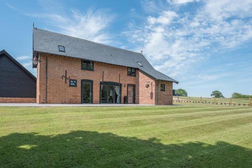 Chapel Cottage at Pond Hall Farm, Stunnning Property with Private Hot Tub