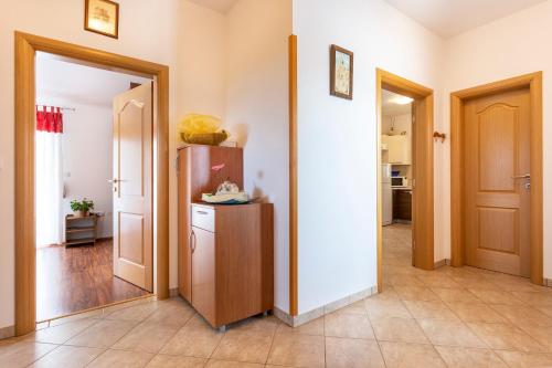 Villa Mirela with a comfortable garden and pool in Grandici