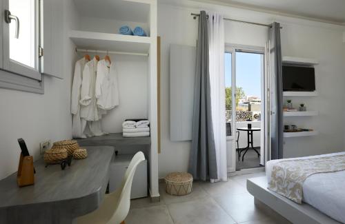 Sunset Faros - main image