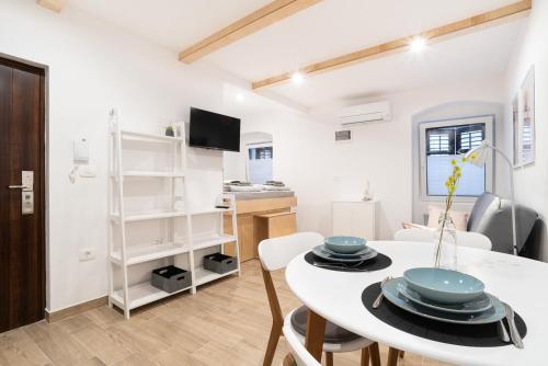 設施, Apartments Nautilus, nearby beach Svetilnik in 伊佐拉