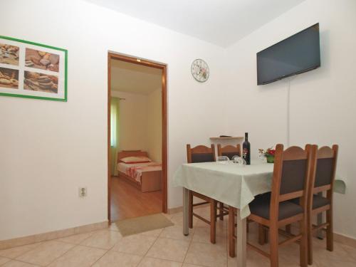 Apartment image 6